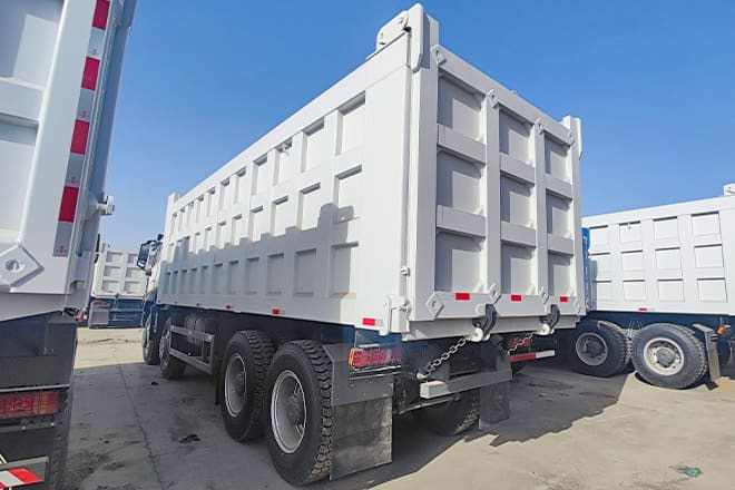 SINOTRUK Sino Howo 8x4 Dump truck for Sale in Senegal - Istovarivač: slika 3 SINOTRUK Sino Howo 8x4 Dump truck for Sale in Senegal - Istovarivač: slika 3
