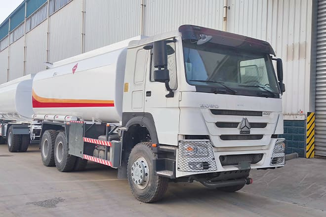 SINOTRUK Sinotruk Howo Fuel Tanker Truck Price for Sale in Ghana - Kamion cisterna: slika 4 SINOTRUK Sinotruk Howo Fuel Tanker Truck Price for Sale in Ghana - Kamion cisterna: slika 4