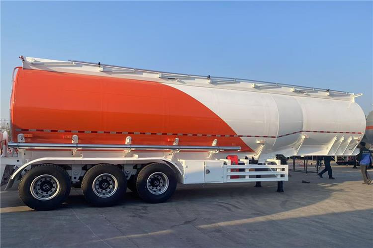 TITAN 3 Axle 38000 Liters Oil Tanker Trailer for Sale In Tanzania - Poluprikolica cisterna: slika 4 TITAN 3 Axle 38000 Liters Oil Tanker Trailer for Sale In Tanzania - Poluprikolica cisterna: slika 4
