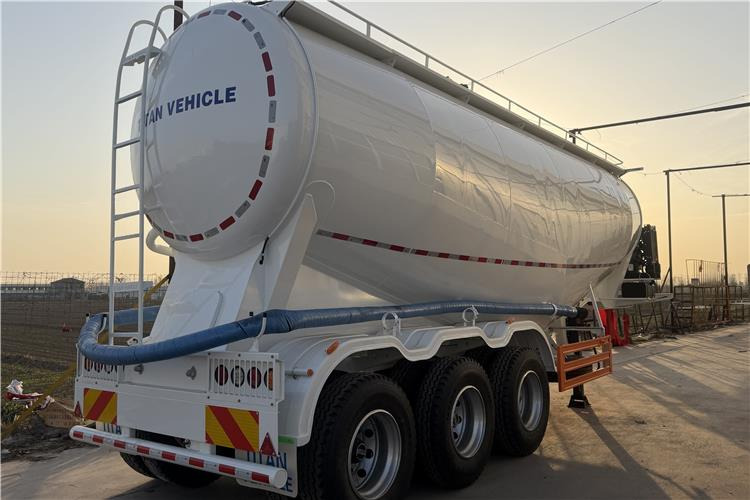 TITAN 3 Axle 50 Ton Dry Bulker Cement Tanker Trailer for Sale In Saudi Arabia - Silo cisterna: slika 2 TITAN 3 Axle 50 Ton Dry Bulker Cement Tanker Trailer for Sale In Saudi Arabia - Silo cisterna: slika 2
