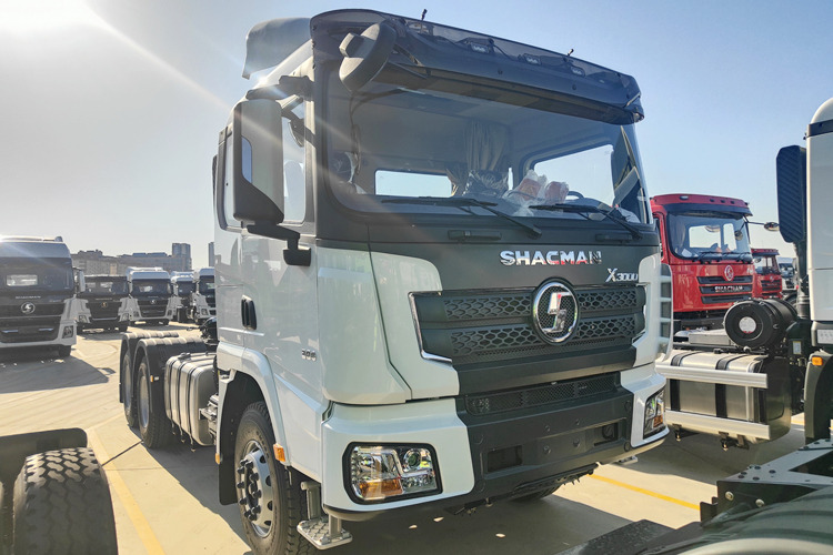SHACMAN Second Hand Shacman Tractor Trailer for Sale in Malawi - Tegljač: slika 1 SHACMAN Second Hand Shacman Tractor Trailer for Sale in Malawi - Tegljač: slika 1