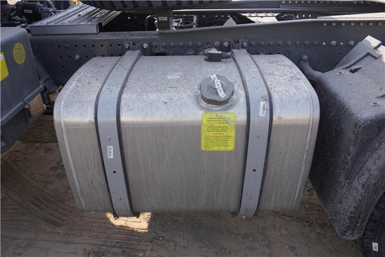 SINOTRUK Howo Truck Head Price 400HP for Sale In Guinea - Tegljač: slika 3 SINOTRUK Howo Truck Head Price 400HP for Sale In Guinea - Tegljač: slika 3