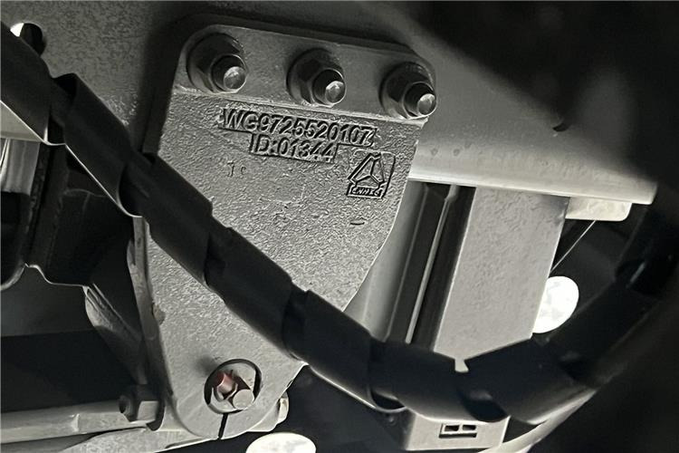 SINOTRUK Howo Truck Price - 400hp 10 Wheeler for Sale In Cameroon - Tegljač: slika 4 SINOTRUK Howo Truck Price - 400hp 10 Wheeler for Sale In Cameroon - Tegljač: slika 4