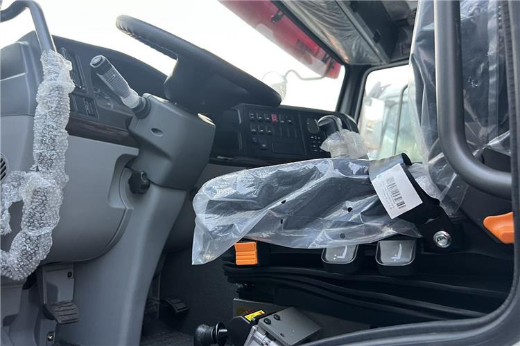 SINOTRUK Howo Truck Price - 400hp 10 Wheeler for Sale In Cameroon - Tegljač: slika 3 SINOTRUK Howo Truck Price - 400hp 10 Wheeler for Sale In Cameroon - Tegljač: slika 3