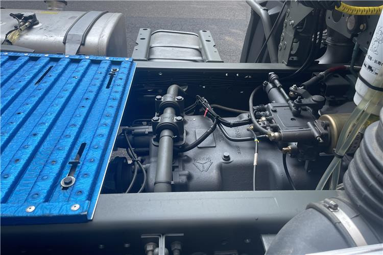 SINOTRUK Used Howo 371hp Tractor Truck for Sale In Cameroon - Tegljač: slika 5 SINOTRUK Used Howo 371hp Tractor Truck for Sale In Cameroon - Tegljač: slika 5