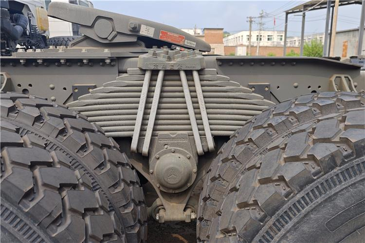 SINOTRUK Used Howo 400hp Tractor Truck for Sale In Nigeria Lagos - Tegljač: slika 2 SINOTRUK Used Howo 400hp Tractor Truck for Sale In Nigeria Lagos - Tegljač: slika 2