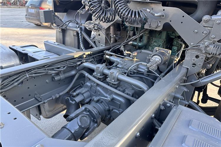Sinotruk Used Howo 380HP Truck Head with RHD for Sale In Tanzania - Tegljač: slika 5 Sinotruk Used Howo 380HP Truck Head with RHD for Sale In Tanzania - Tegljač: slika 5