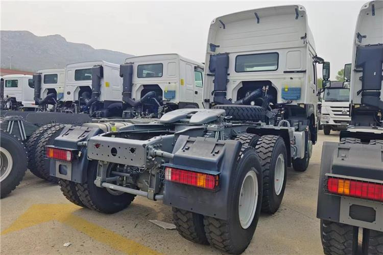 Sinotruk Used Howo Truck 400HP Tractor 6x4 Price for Sale In Tanzania - Tegljač: slika 4 Sinotruk Used Howo Truck 400HP Tractor 6x4 Price for Sale In Tanzania - Tegljač: slika 4