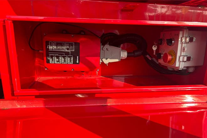 XCMG 20 40Ft Container Side Loader for Sale in Tanzania - Poluprikolica za prevoz kontejnera/ Poluprikolica sa promenjivim sandukom: slika 4 XCMG 20 40Ft Container Side Loader for Sale in Tanzania - Poluprikolica za prevoz kontejnera/ Poluprikolica sa promenjivim sandukom: slika 4