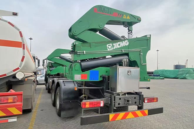 XCMG 20Ft Container Side Loader Truck for Sale in Tanzania - Kamion za prevoz kontejnera/ Kamion sa promenjivim sandukom: slika 3 XCMG 20Ft Container Side Loader Truck for Sale in Tanzania - Kamion za prevoz kontejnera/ Kamion sa promenjivim sandukom: slika 3