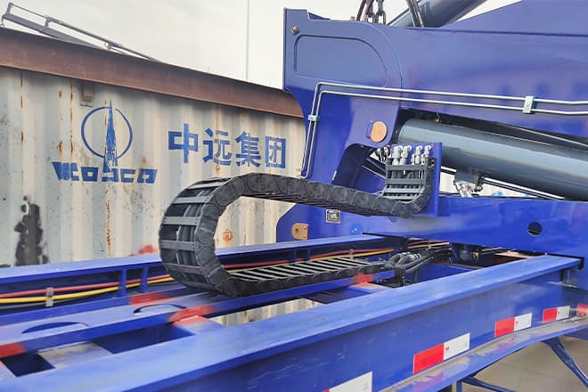 XCMG 40Ft Shipping Container Side Loader for Sale in Argentina - Poluprikolica za prevoz kontejnera/ Poluprikolica sa promenjivim sandukom: slika 3 XCMG 40Ft Shipping Container Side Loader for Sale in Argentina - Poluprikolica za prevoz kontejnera/ Poluprikolica sa promenjivim sandukom: slika 3