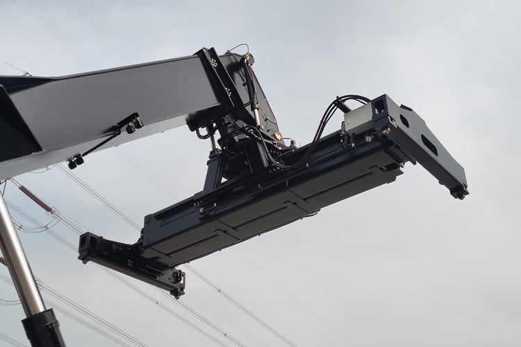 XCMG Reach Stacker Container Handler for sale in Malawi - Mašina za kontejenere: slika 5 XCMG Reach Stacker Container Handler for sale in Malawi - Mašina za kontejenere: slika 5