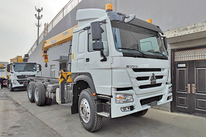 XCMG Truck Mounted Crane with Hydraulic Boom Capacity for Sale in Kenya - Kamion sa dizalicom: slika 2 XCMG Truck Mounted Crane with Hydraulic Boom Capacity for Sale in Kenya - Kamion sa dizalicom: slika 2