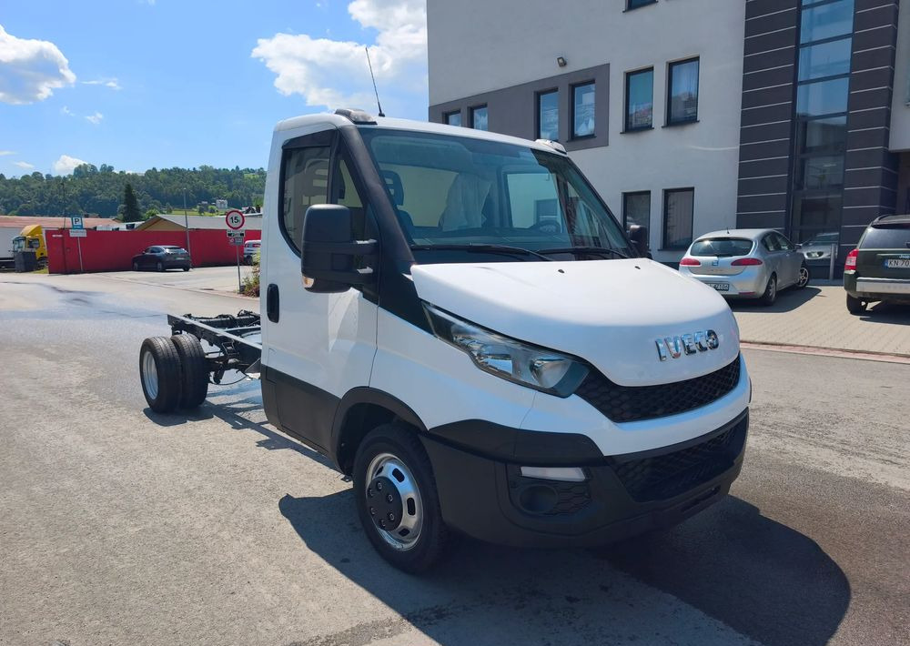 Iveco DAILY 35c14 2.3 hpi rama do zabudowy, 3,75 rozstaw - Kamion sa golom šasijom i zatvorenom kabinom: slika 3 Iveco DAILY 35c14 2.3 hpi rama do zabudowy, 3,75 rozstaw - Kamion sa golom šasijom i zatvorenom kabinom: slika 3