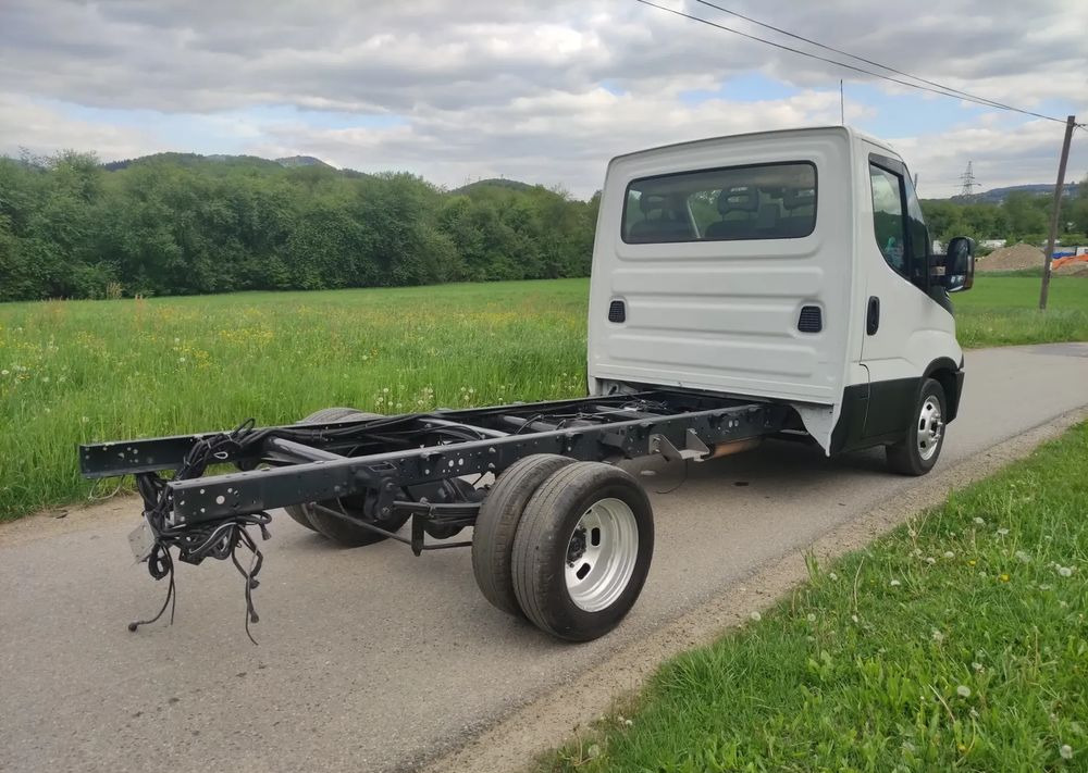 Iveco DAILY 35c14 2.3 hpi rama do zabudowy, - Kamion sa golom šasijom i zatvorenom kabinom: slika 3 Iveco DAILY 35c14 2.3 hpi rama do zabudowy, - Kamion sa golom šasijom i zatvorenom kabinom: slika 3