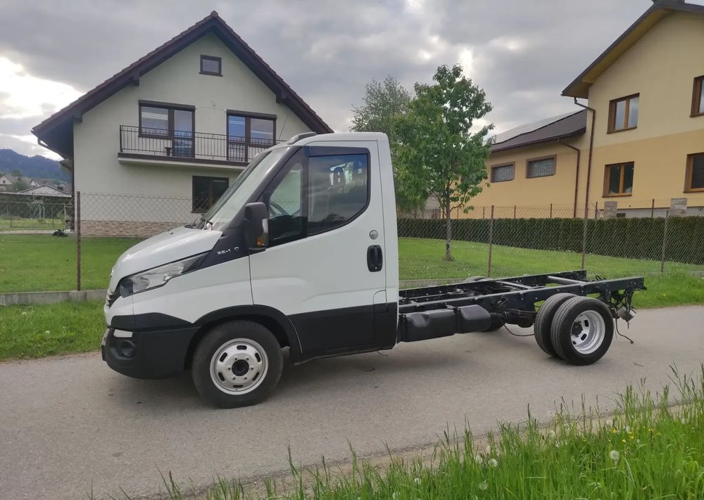 Iveco DAILY 35c14 2.3 hpi rama do zabudowy, - Kamion sa golom šasijom i zatvorenom kabinom: slika 5 Iveco DAILY 35c14 2.3 hpi rama do zabudowy, - Kamion sa golom šasijom i zatvorenom kabinom: slika 5