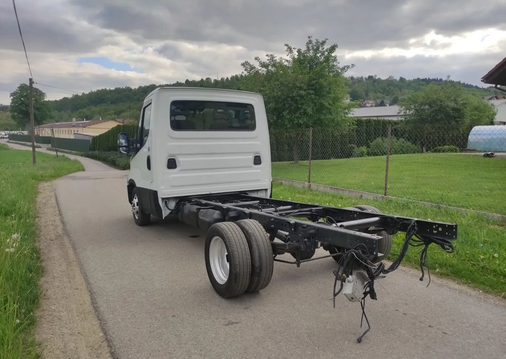 Iveco DAILY 35c14 2.3 hpi rama do zabudowy, - Kamion sa golom šasijom i zatvorenom kabinom: slika 4 Iveco DAILY 35c14 2.3 hpi rama do zabudowy, - Kamion sa golom šasijom i zatvorenom kabinom: slika 4