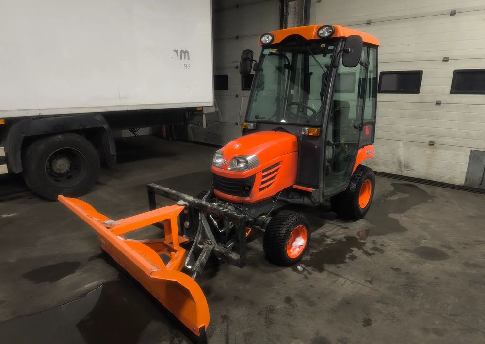 Kubota BX350 4x4 Traktorek komunalny kosiarka pług piaskarka pełen osprzęt - Komunalni traktor: slika 2 Kubota BX350 4x4 Traktorek komunalny kosiarka pług piaskarka pełen osprzęt - Komunalni traktor: slika 2