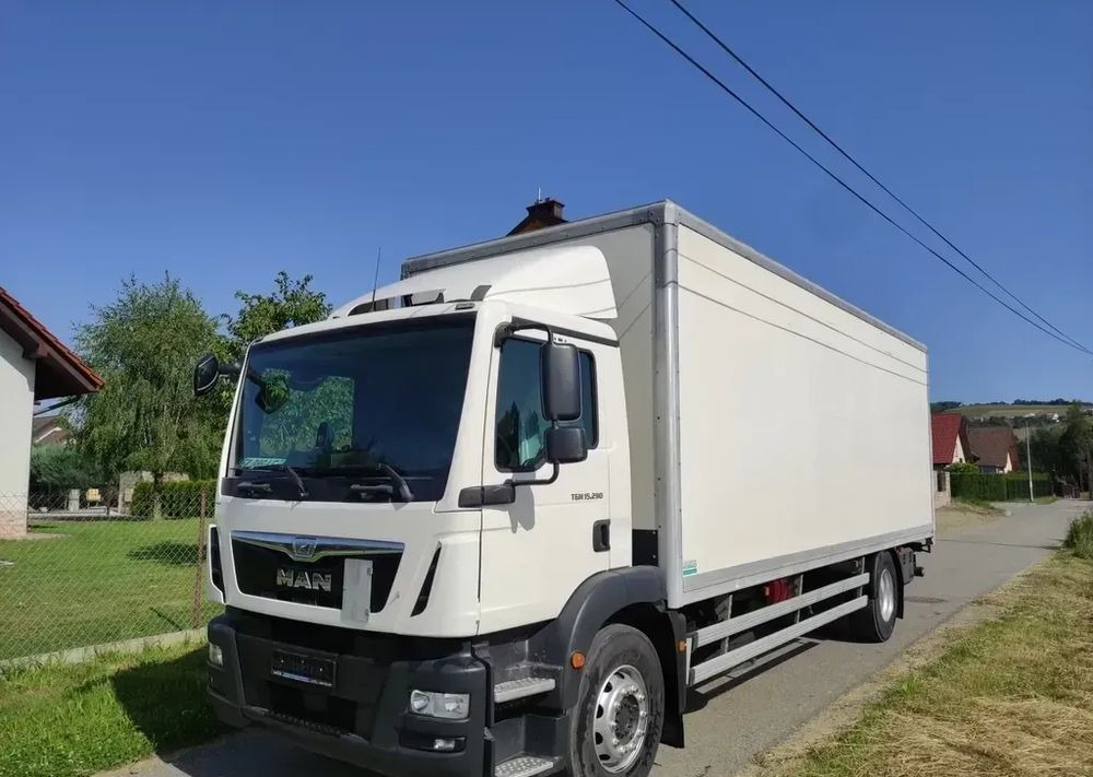 MAN TGM 15.290 kontener , winda - Kamion sa zatvorenim sandukom: slika 2 MAN TGM 15.290 kontener , winda - Kamion sa zatvorenim sandukom: slika 2