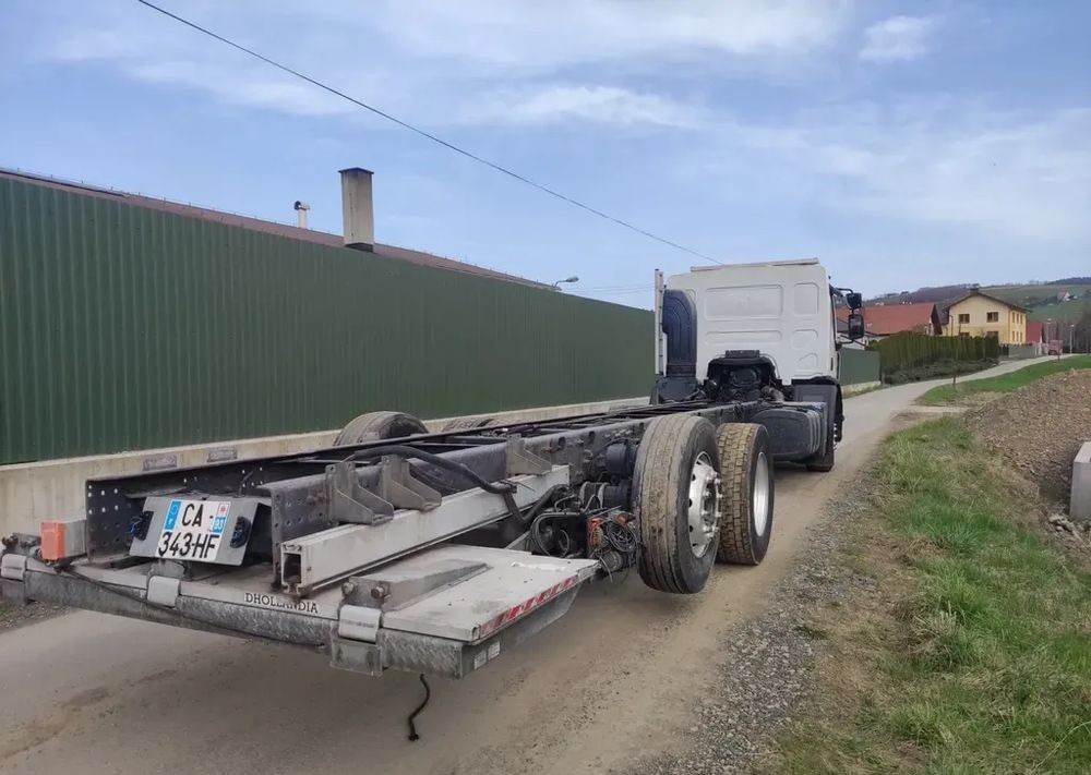 Renault Premium 26.380 Dxi 6x2 rama do zabudowy - Kamion sa golom šasijom i zatvorenom kabinom: slika 3 Renault Premium 26.380 Dxi 6x2 rama do zabudowy - Kamion sa golom šasijom i zatvorenom kabinom: slika 3