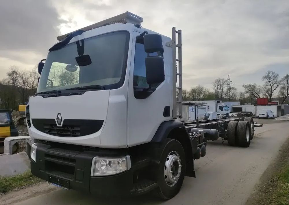 Renault Premium 26.380 Dxi 6x2 rama do zabudowy - Kamion sa golom šasijom i zatvorenom kabinom: slika 2 Renault Premium 26.380 Dxi 6x2 rama do zabudowy - Kamion sa golom šasijom i zatvorenom kabinom: slika 2