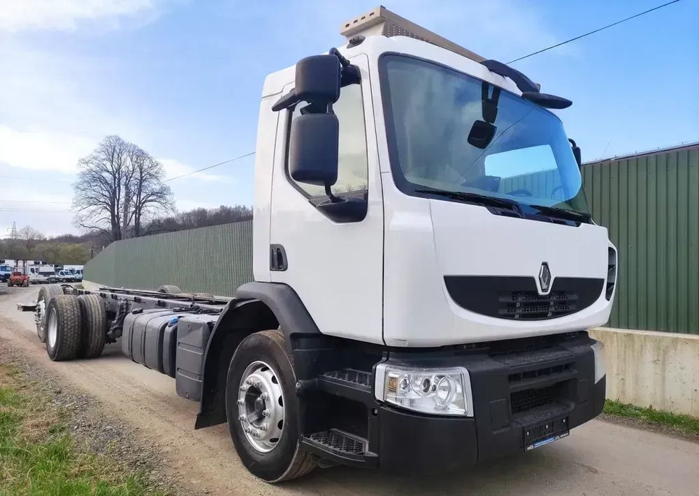 Renault Premium 26.380 Dxi 6x2 rama do zabudowy - Kamion sa golom šasijom i zatvorenom kabinom: slika 1 Renault Premium 26.380 Dxi 6x2 rama do zabudowy - Kamion sa golom šasijom i zatvorenom kabinom: slika 1