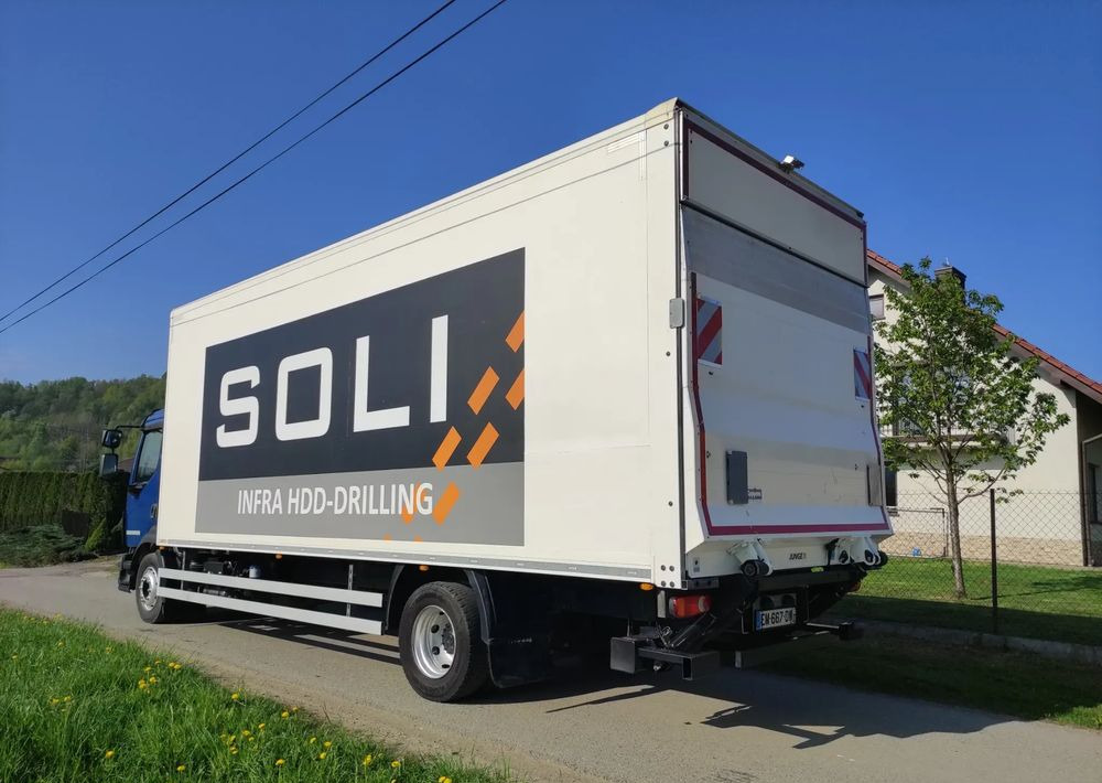 Volvo FL 12.240 klima blokada kontener 18 pal kurierka - Kamion sa zatvorenim sandukom: slika 5 Volvo FL 12.240 klima blokada kontener 18 pal kurierka - Kamion sa zatvorenim sandukom: slika 5