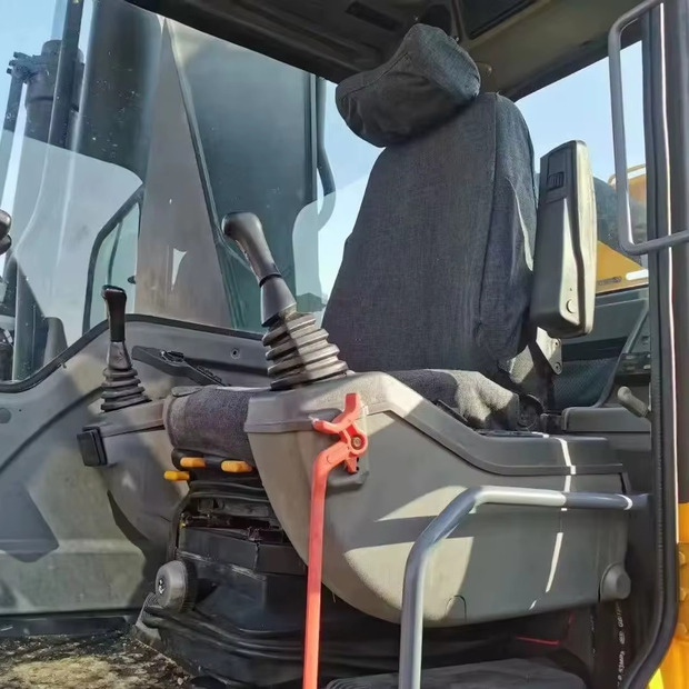 Bager guseničar 2023 Volvo EC360: slika 9