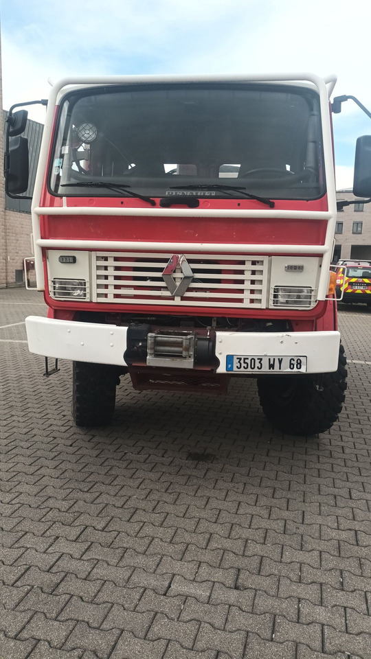 A vendre RENAULT M210 camion pompier feux de forêt - Vatrogasni kamion: slika 1 A vendre RENAULT M210 camion pompier feux de forêt - Vatrogasni kamion: slika 1