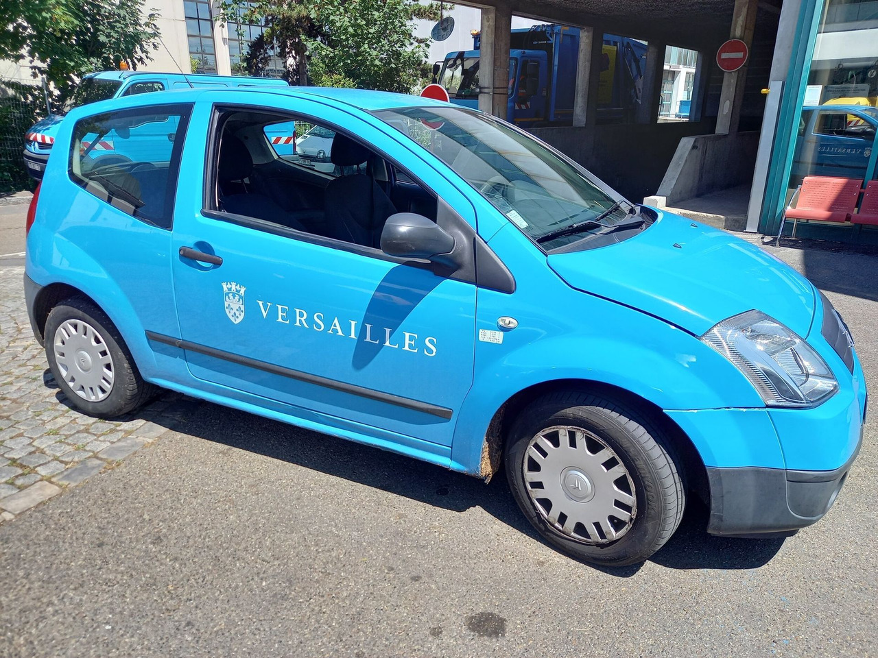 CITROEN C2 - Voiture berline commerciale essence - 3 portes - Limuzina: slika 1 CITROEN C2 - Voiture berline commerciale essence - 3 portes - Limuzina: slika 1