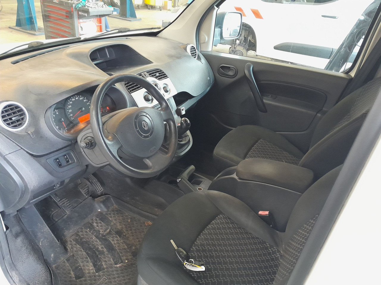Renault Kangoo Express Grand Confort Dci85, 322 000 km - Mali kombi, Korisno/ Posebno vozilo: slika 4 Renault Kangoo Express Grand Confort Dci85, 322 000 km - Mali kombi, Korisno/ Posebno vozilo: slika 4