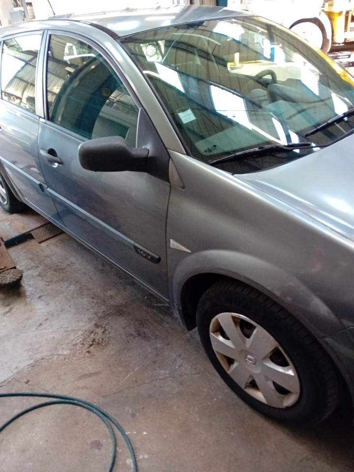 Renault Mégane 2 1.4l 6cv fiscaux 82 cv DIN - Hečbek: slika 1 Renault Mégane 2 1.4l 6cv fiscaux 82 cv DIN - Hečbek: slika 1