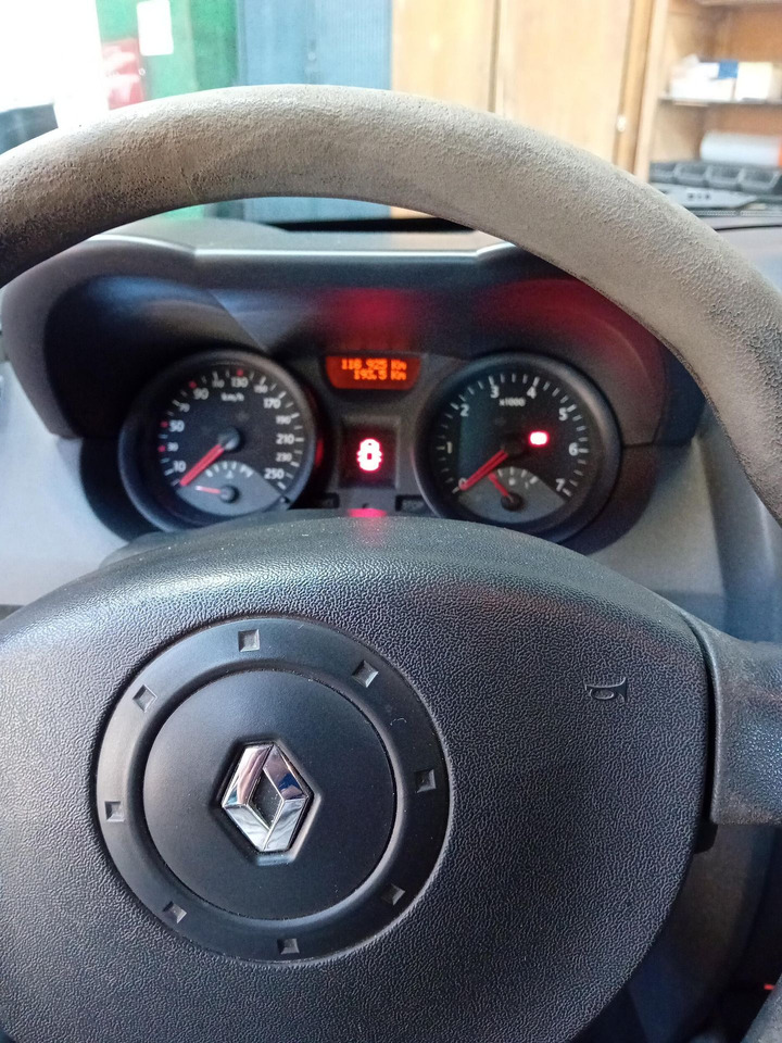 Renault Mégane 2 1.4l 6cv fiscaux 82 cv DIN - Hečbek: slika 2 Renault Mégane 2 1.4l 6cv fiscaux 82 cv DIN - Hečbek: slika 2