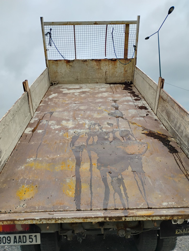 Renault Midlum 909AAD51- Disponible à compter du 19 /11/2025. Camion benne 13T-Moteur remplacé en 2021 ( environ 120 000km). Usure importante de la benne, oxydation de fer globale apparente - Norme Eu - Istovarivač: slika 2 Renault Midlum 909AAD51- Disponible à compter du 19 /11/2025. Camion benne 13T-Moteur remplacé en 2021 ( environ 120 000km). Usure importante de la benne, oxydation de fer globale apparente - Norme Eu - Istovarivač: slika 2