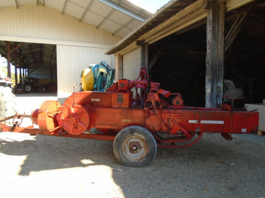 Massey Ferguson 10-8 - Balirka za kockaste bale: slika 1 Massey Ferguson 10-8 - Balirka za kockaste bale: slika 1