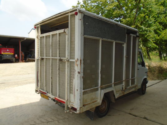 Mercedes 307D - Kamion za prevoz stoke: slika 2 Mercedes 307D - Kamion za prevoz stoke: slika 2