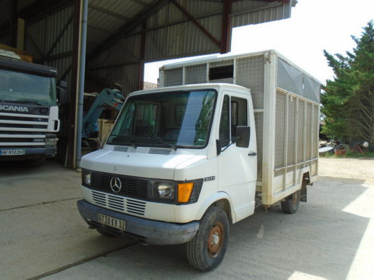 Mercedes 307D - Kamion za prevoz stoke: slika 3 Mercedes 307D - Kamion za prevoz stoke: slika 3