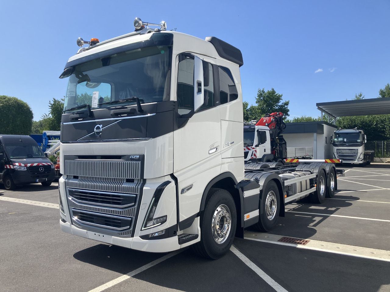VOLVO FH16 750 8x4 Chassis - Kamion sa golom šasijom i zatvorenom kabinom: slika 5 VOLVO FH16 750 8x4 Chassis - Kamion sa golom šasijom i zatvorenom kabinom: slika 5