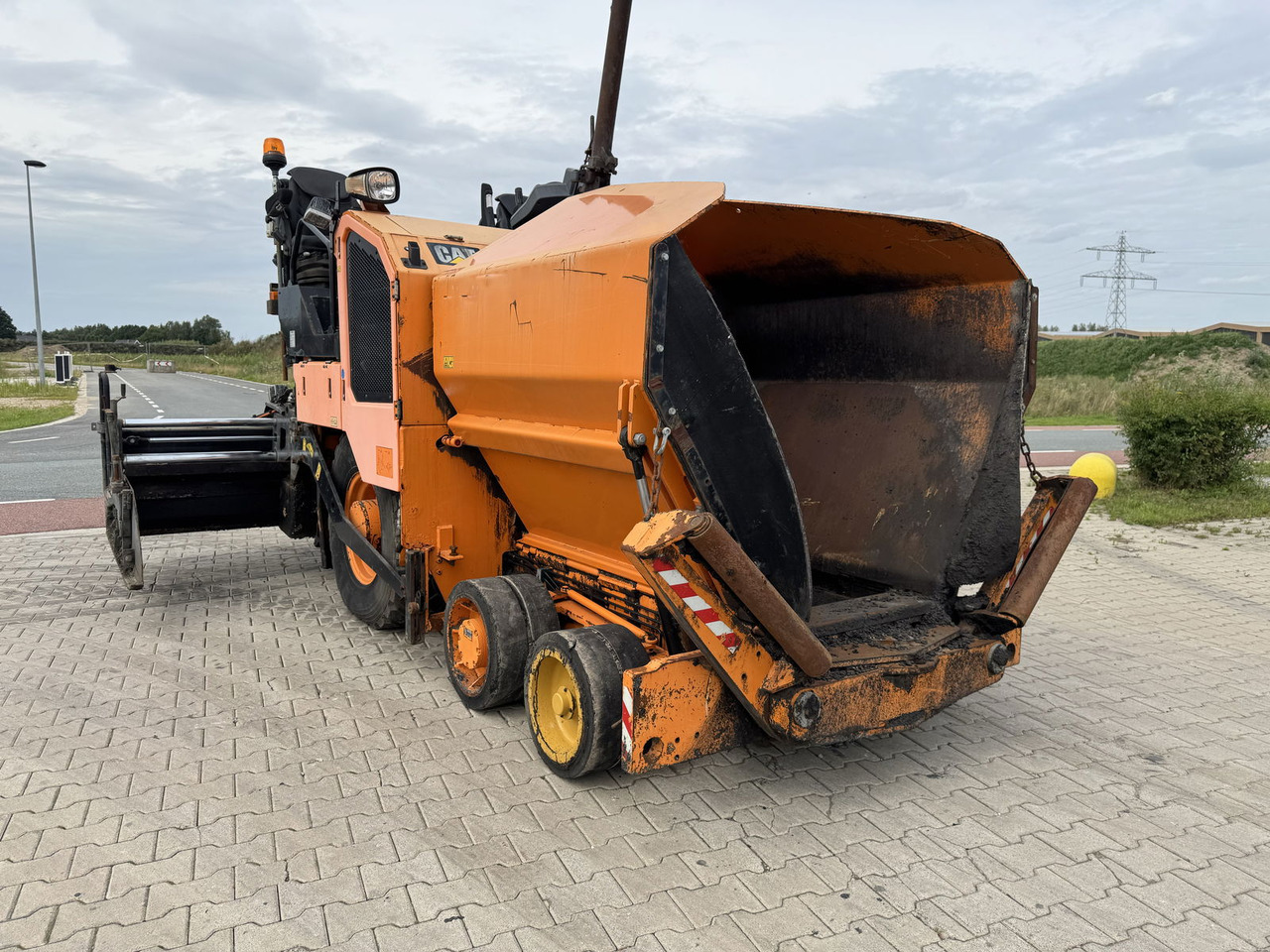 Caterpillar AP300F - Asfaltni finišer: slika 2 Caterpillar AP300F - Asfaltni finišer: slika 2