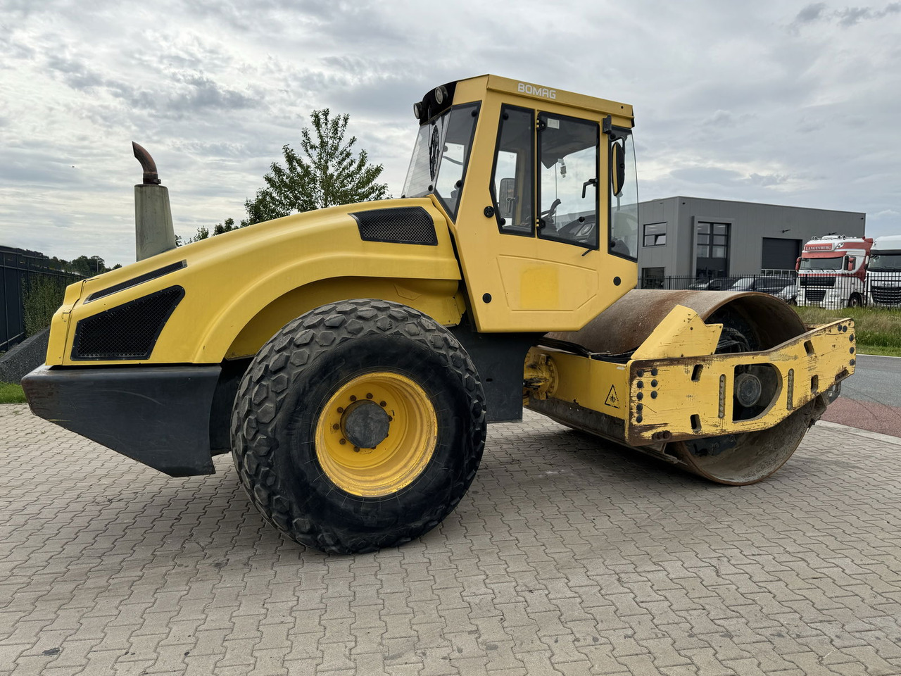 Bomag BW 213 D-4 - Druga mašina: slika 1 Bomag BW 213 D-4 - Druga mašina: slika 1
