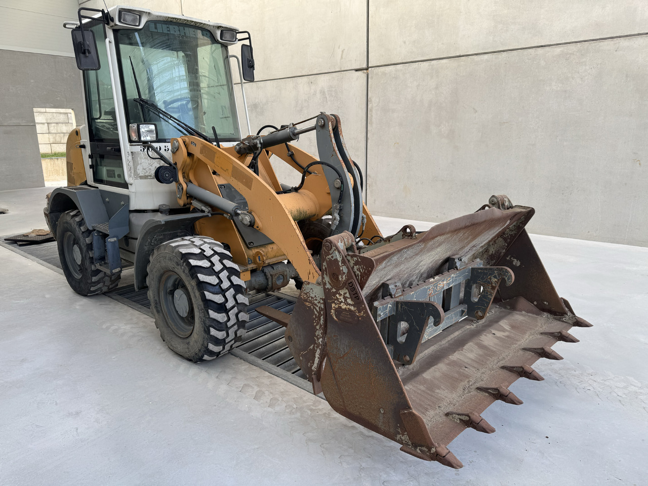 LIEBHERR L 506 - Bager točkaš: slika 4 LIEBHERR L 506 - Bager točkaš: slika 4