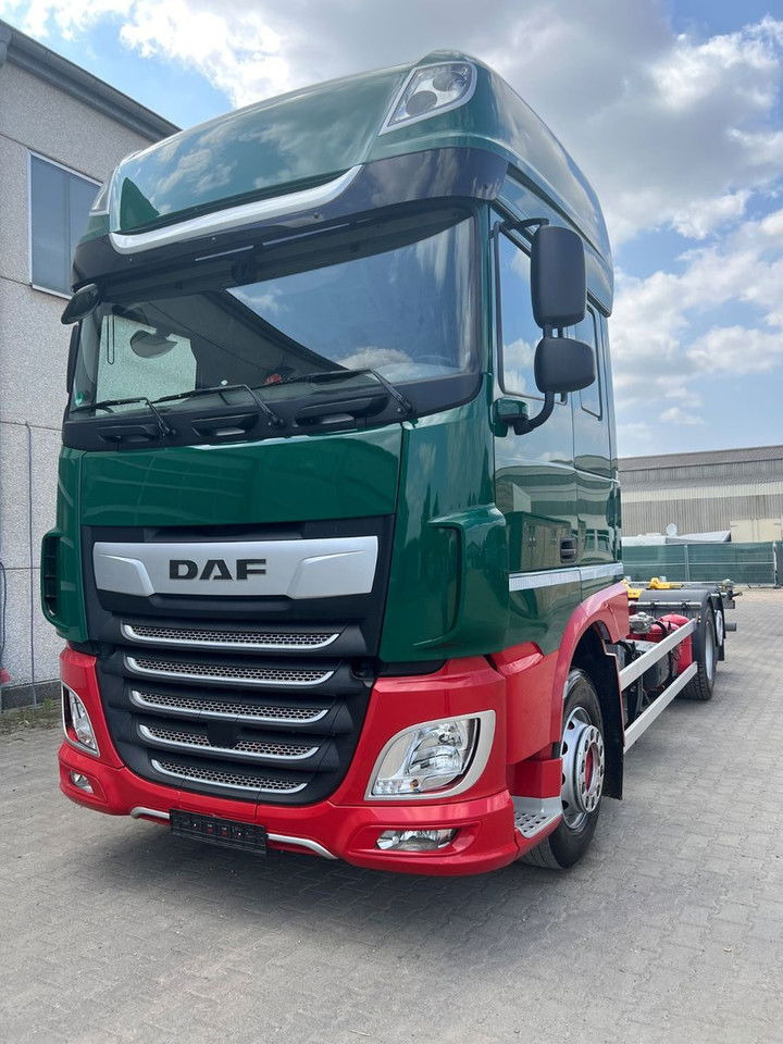 DAF XF 480 FAN SSC BDF C715/745 + Intarder + 2x Tank - Kamion za prevoz kontejnera/ Kamion sa promenjivim sandukom: slika 4 DAF XF 480 FAN SSC BDF C715/745 + Intarder + 2x Tank - Kamion za prevoz kontejnera/ Kamion sa promenjivim sandukom: slika 4