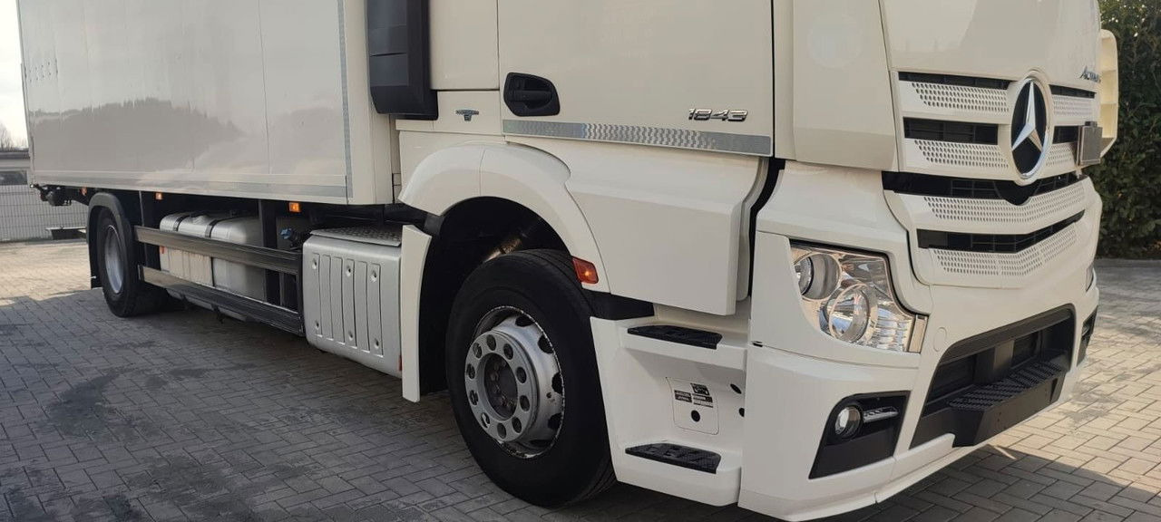Mercedes-Benz Actros 1843 1843-Vermietung - LBW Voll-Luft-gefedert - Kamion sa zatvorenim sandukom: slika 3 Mercedes-Benz Actros 1843 1843-Vermietung - LBW Voll-Luft-gefedert - Kamion sa zatvorenim sandukom: slika 3
