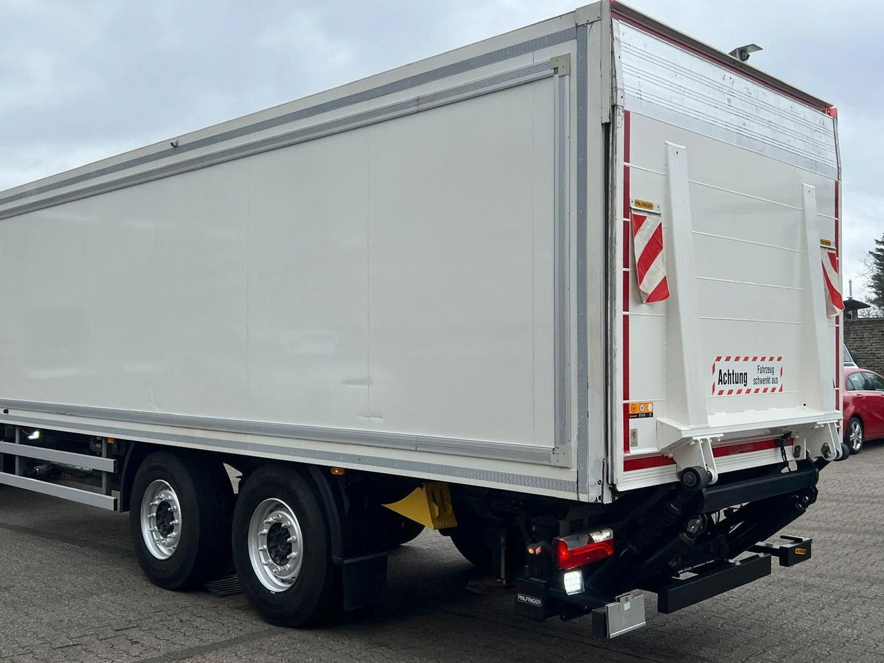 Mercedes-Benz Actros 2543 Komplettzug Voll-Luft - Lange Koffer - Kamion sa zatvorenim sandukom: slika 4 Mercedes-Benz Actros 2543 Komplettzug Voll-Luft - Lange Koffer - Kamion sa zatvorenim sandukom: slika 4