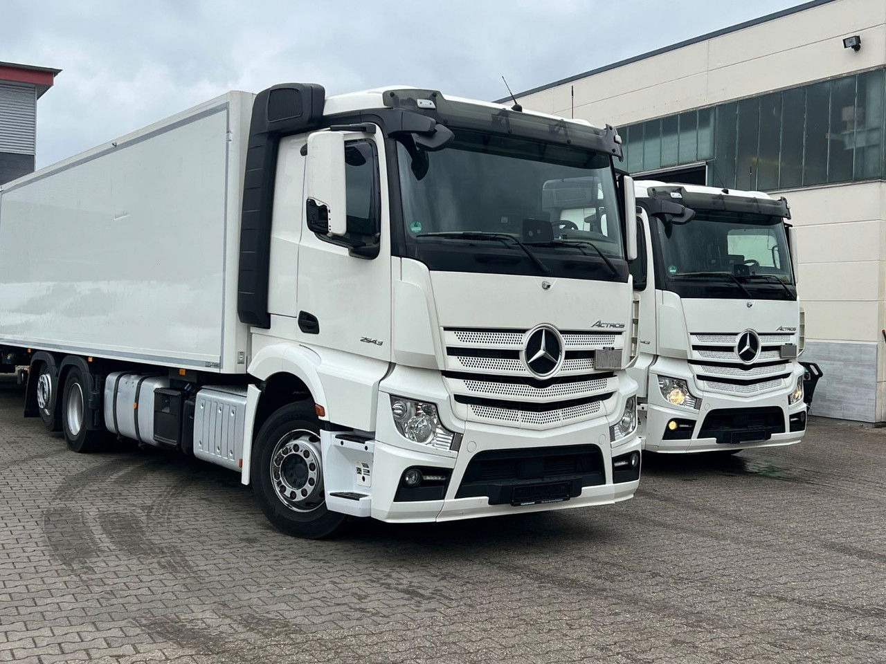 Mercedes-Benz Actros 2543 LBW Voll-Luft-Gefed-Lang Kof - Kamion sa zatvorenim sandukom: slika 5 Mercedes-Benz Actros 2543 LBW Voll-Luft-Gefed-Lang Kof - Kamion sa zatvorenim sandukom: slika 5