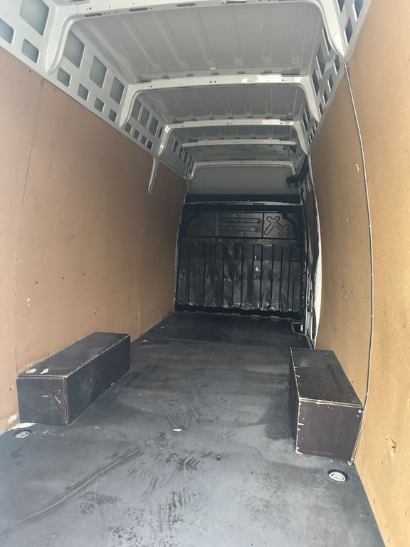 Iveco Daily 35S14 HiMatic L4H3 Maxi Iveco Daily 35S14 HiMatic L4H3 Maxi - Furgon: slika 5 Iveco Daily 35S14 HiMatic L4H3 Maxi Iveco Daily 35S14 HiMatic L4H3 Maxi - Furgon: slika 5