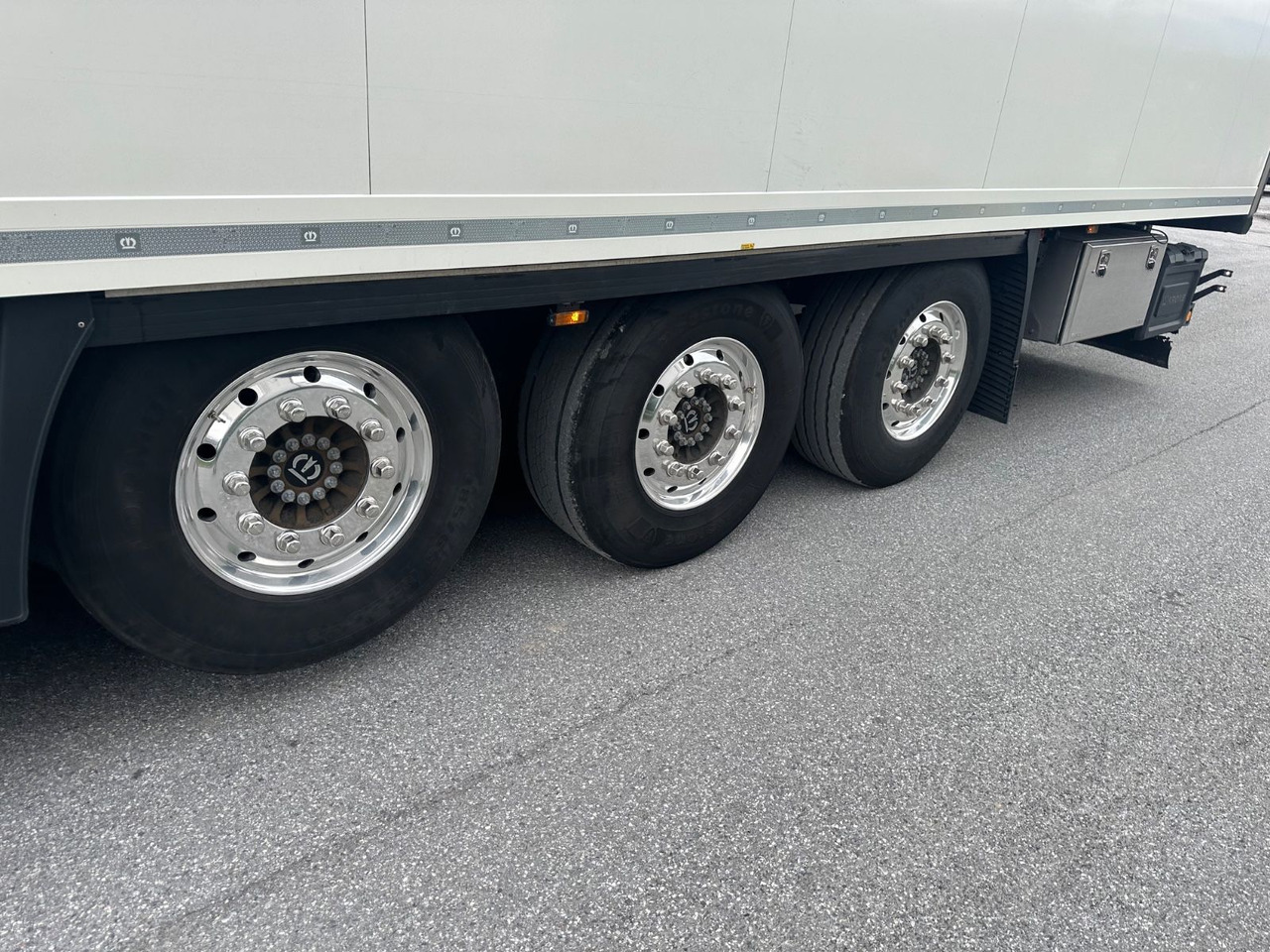 Krone SDR 27 Vector 1550 Doppelstock/Blumenbreit - Poluprikolica sa zatvorenim sandukom: slika 5 Krone SDR 27 Vector 1550 Doppelstock/Blumenbreit - Poluprikolica sa zatvorenim sandukom: slika 5