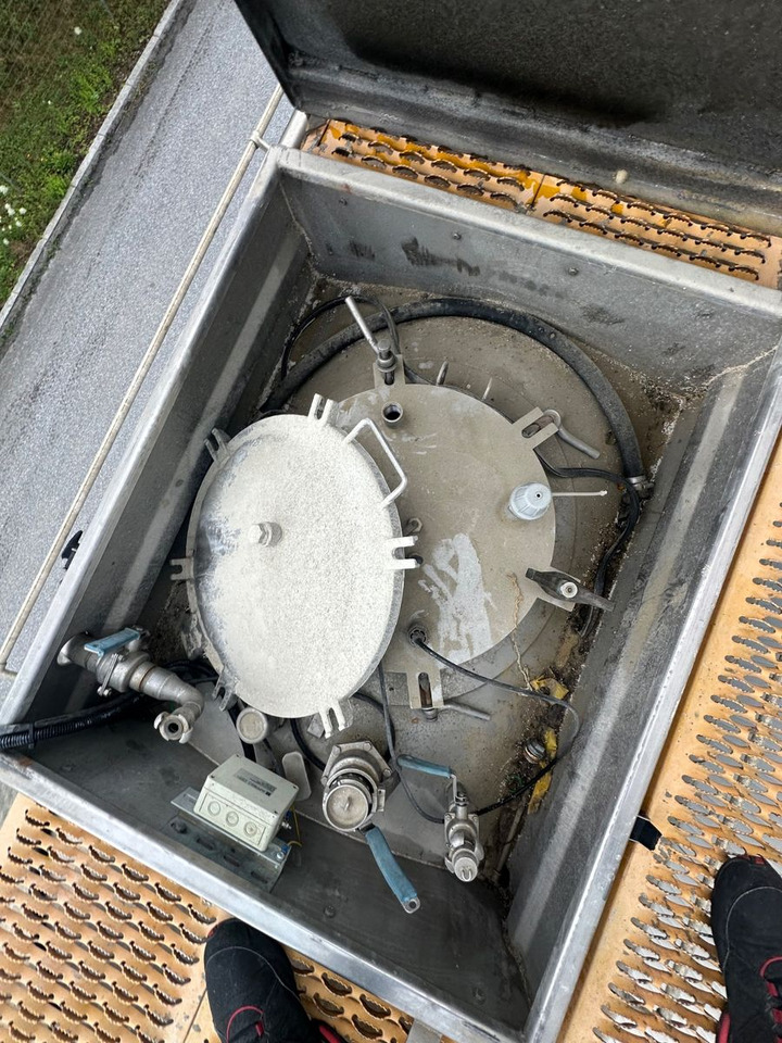 Schwarzmüller Chemi L4BH 42050L Lift BPW - Poluprikolica cisterna: slika 5 Schwarzmüller Chemi L4BH 42050L Lift BPW - Poluprikolica cisterna: slika 5