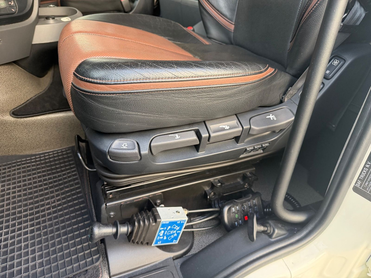 Tegljač DAF XF 530  Vollausstattung Vollluft 2l-Hydraulik: slika 12