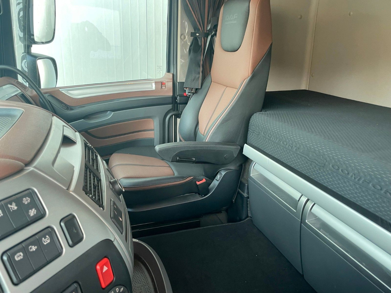 Tegljač DAF XF 530  Vollausstattung Vollluft 2l-Hydraulik: slika 8